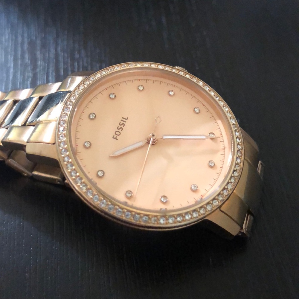 Vintage style Fossil Rose gold watch medium face